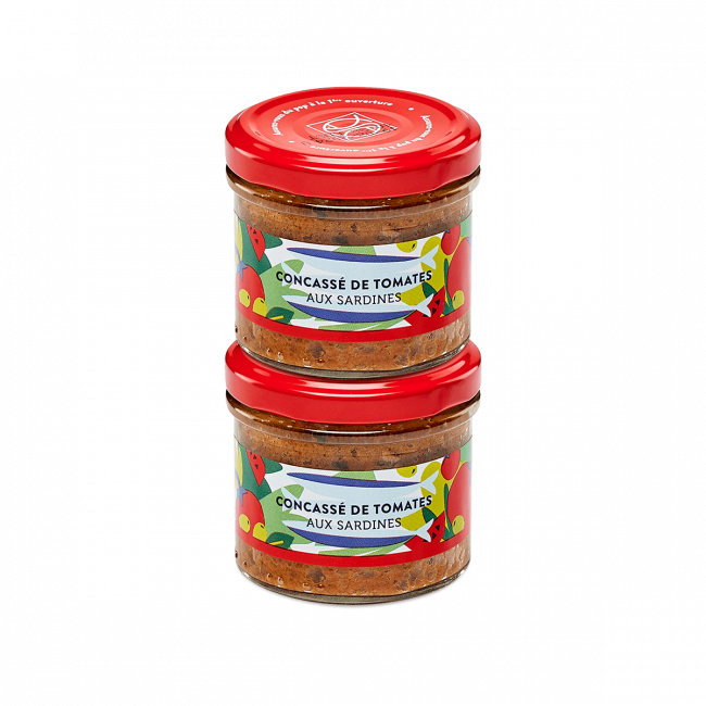 Chopped tomatoes and sardines