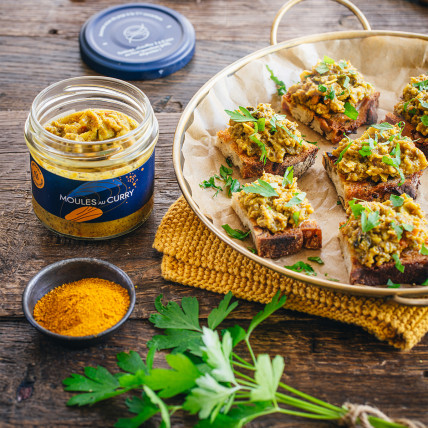 Mussels in Curry spread to enjoy hot