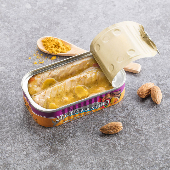 Mackerel fillets with curry spices and almonds Mackerel fillets with curry spices and almonds
