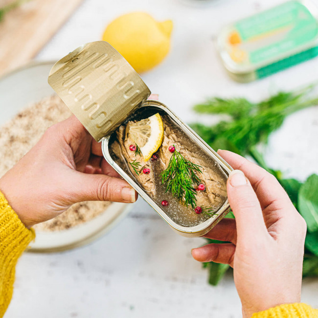 Mackerel fillets and sauce with notes of lemon bergamot and dill Mackerel fillets and sauce with notes of lemon bergamot and dill