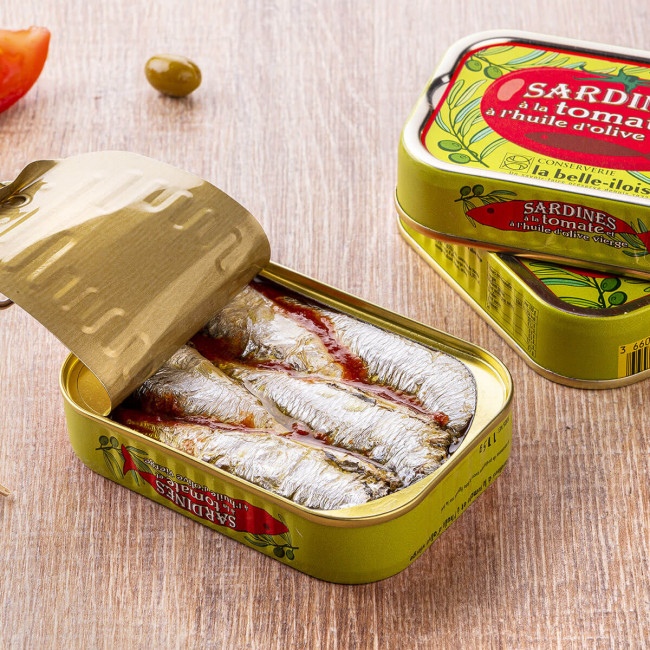 Sardines with olive oil and tomato Sardines with olive oil and tomato