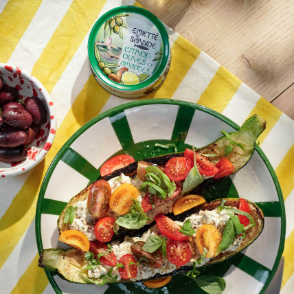 Krustierte Zitrone Sardine, Oliven und Mandeln